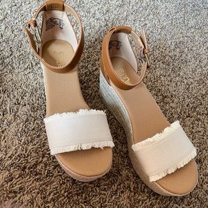 Wedge espadrilles. Size 7. NWT.